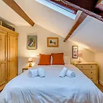 3 Bed In Oc-94928 Holiday home *